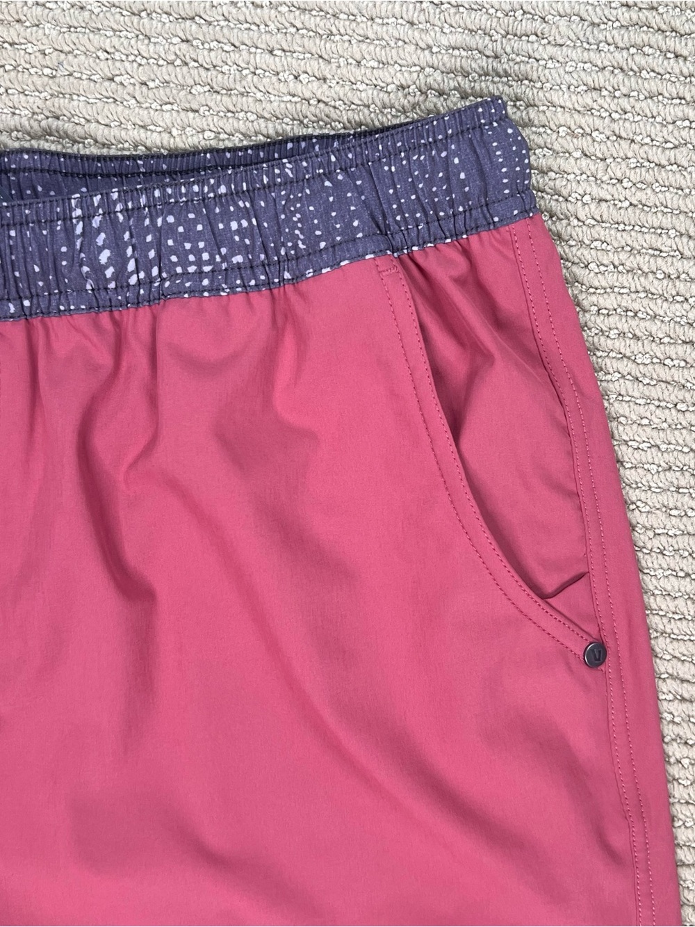Vuori Shorts Men's Kore XL Salmon Color 7" Inseam Lined Gym Pockets - Picture 2 of 10